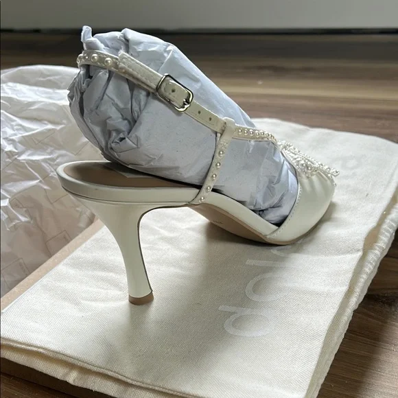 Dolce Vita White Satin Pearl Heels - Size 7 - Picture 5 of 9